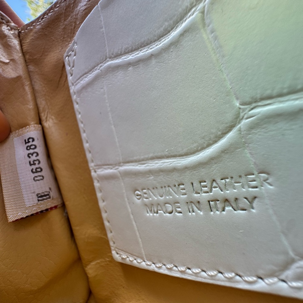 Dooney & Bourke Made in Italy Vintage White Croc Embossed Leather Crossbody Bag - Picture 11 of 14